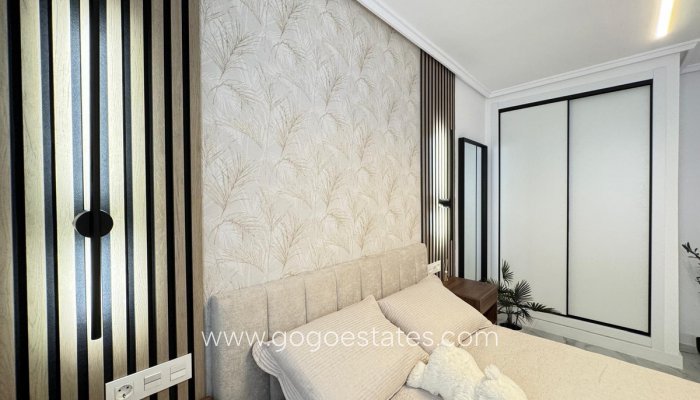 Te koop - Appartement - Appartement op de middelste verdieping - Torrevieja - Torrevieja Centro