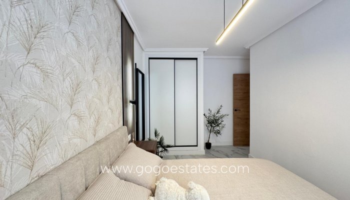 Te koop - Appartement - Appartement op de middelste verdieping - Torrevieja - Torrevieja Centro