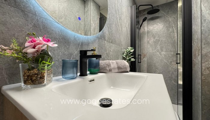 Te koop - Appartement - Appartement op de middelste verdieping - Torrevieja - Torrevieja Centro