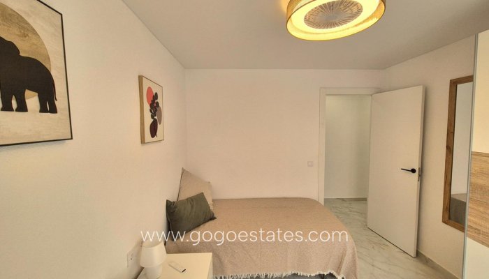 Te koop - Appartement - Appartement op de middelste verdieping - Torrevieja - Torrevieja Centro