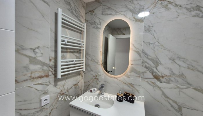 Te koop - Appartement - Appartement op de middelste verdieping - Torrevieja - Torrevieja Centro