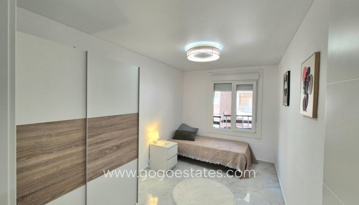 Te koop - Appartement - Appartement op de middelste verdieping - Torrevieja - Torrevieja Centro