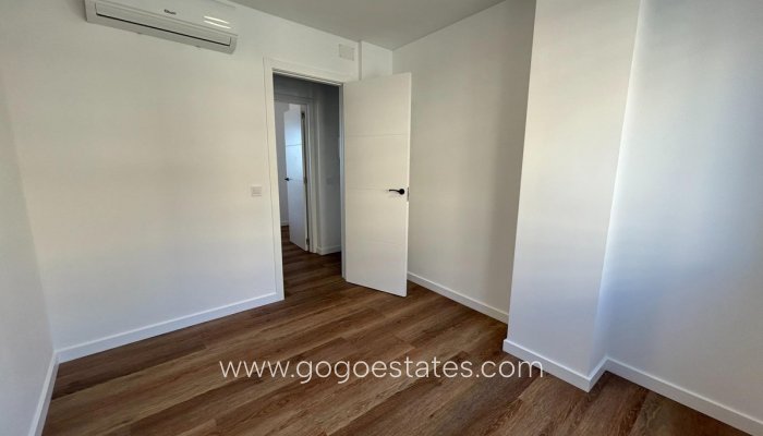 Te koop - Appartement - Appartement op de middelste verdieping - Torrevieja - Torrevieja Centro