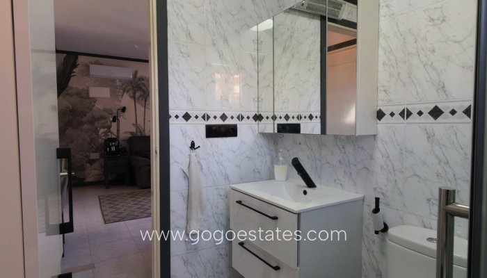 Te koop - Appartement - Appartement op de middelste verdieping - Torrevieja - Torrevieja Centro