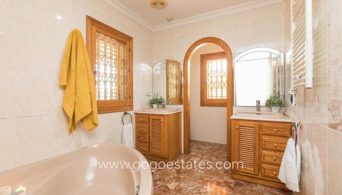 Te koop - Huis - Vrijstaande Villa - Elche - Elche Centro