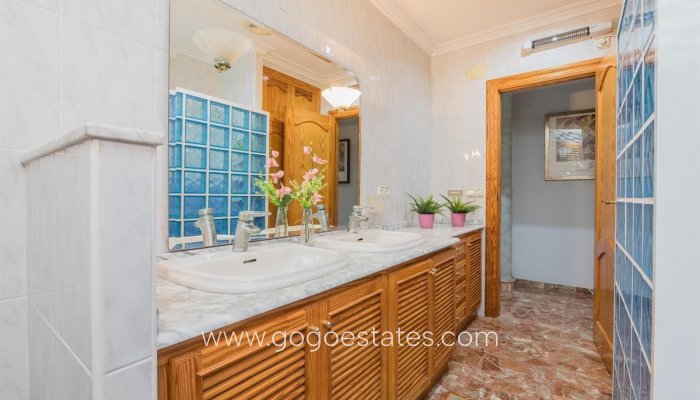 Te koop - Huis - Vrijstaande Villa - Elche - Elche Centro