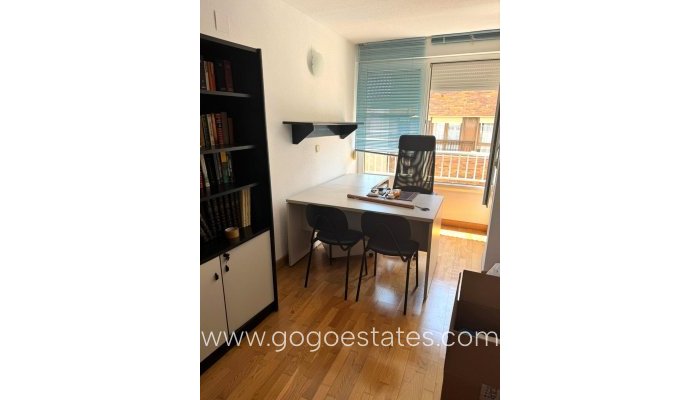 Te koop - Appartement - Appartement op de middelste verdieping - Torrevieja - Torrevieja Centro