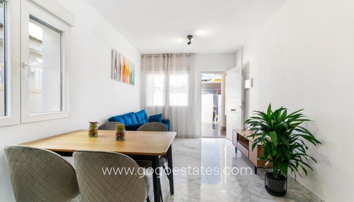 Te koop - Huis - Vrijstaande Villa - Torrevieja - Nueva Torrevieja