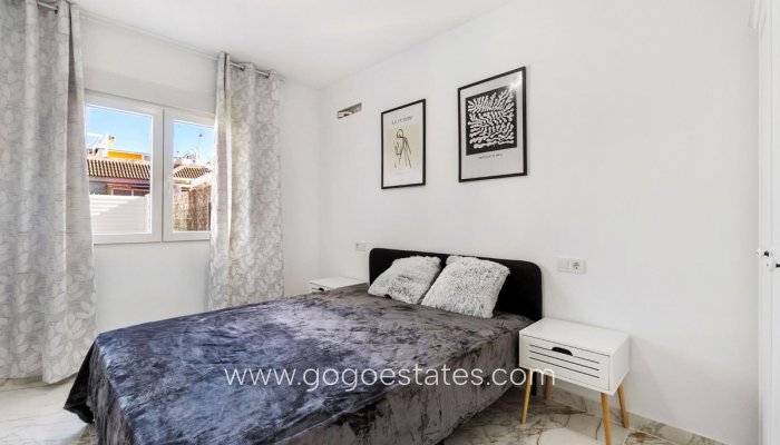 Te koop - Huis - Vrijstaande Villa - Torrevieja - Nueva Torrevieja