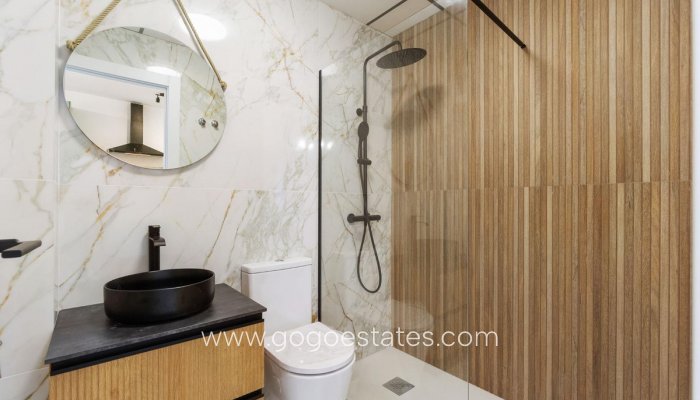 Te koop - Huis - Vrijstaande Villa - Torrevieja - Nueva Torrevieja