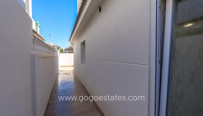 Te koop - Huis - Vrijstaande Villa - Torrevieja - Nueva Torrevieja