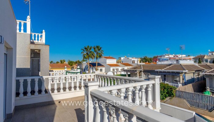 Te koop - Huis - Vrijstaande Villa - Torrevieja - Nueva Torrevieja