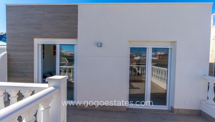Te koop - Huis - Vrijstaande Villa - Torrevieja - Nueva Torrevieja