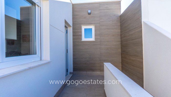 Te koop - Huis - Vrijstaande Villa - Torrevieja - Nueva Torrevieja