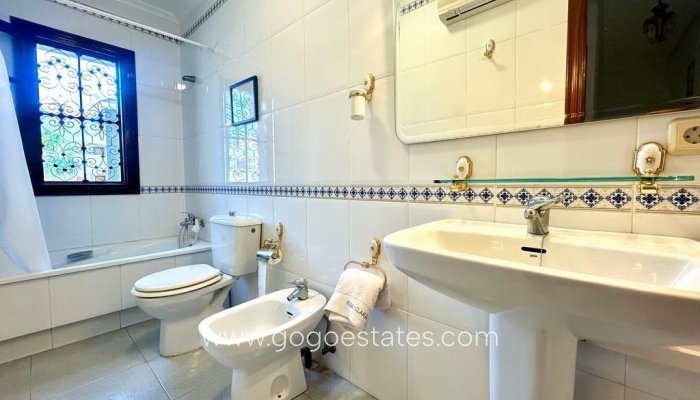 Te koop - Huis - Vrijstaande Villa - Orihuela - La Zenia