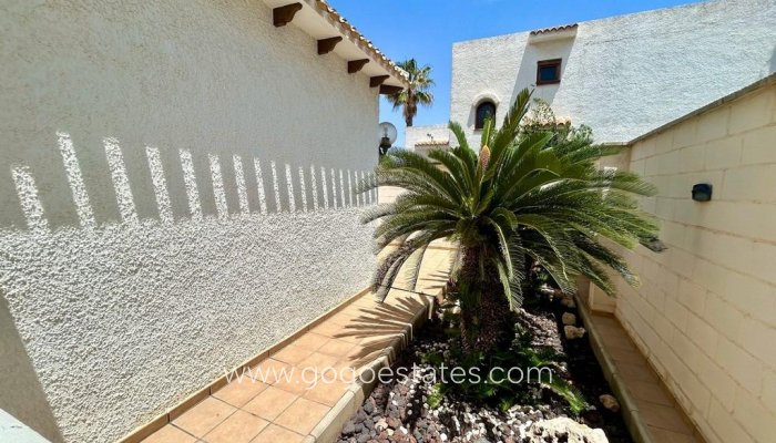 Te koop - Huis - Vrijstaande Villa - Orihuela - La Zenia