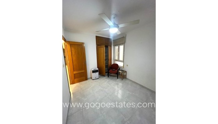 Te koop - Appartement - Appartement op de middelste verdieping - Torrevieja - Torrevieja Centro