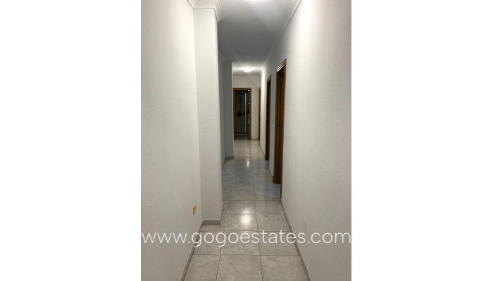 Te koop - Appartement - Appartement op de middelste verdieping - Torrevieja - Torrevieja Centro