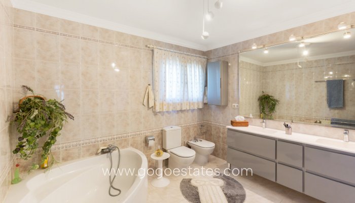 Te koop - Huis - Vrijstaande Villa - Teulada - Moraira