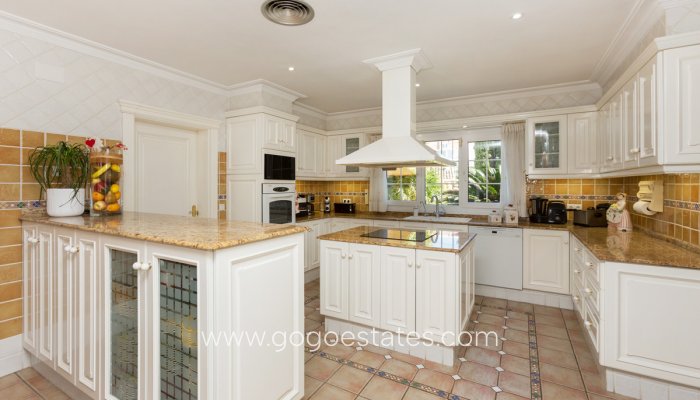 Te koop - Huis - Vrijstaande Villa - Dénia - Denia Centro