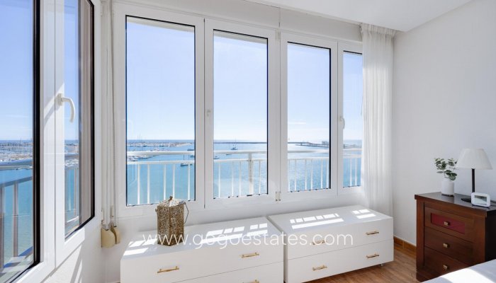 Te koop - Appartement - Appartement op de middelste verdieping - Torrevieja - Torrevieja Centro