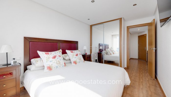 Te koop - Appartement - Appartement op de middelste verdieping - Torrevieja - Torrevieja Centro