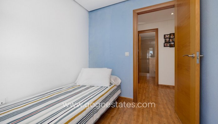 Te koop - Appartement - Appartement op de middelste verdieping - Torrevieja - Torrevieja Centro