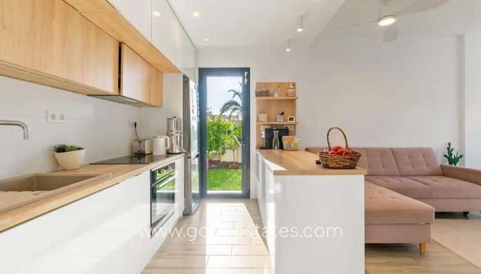 Te koop - Huis - Stadswoning - Orihuela - La Zenia