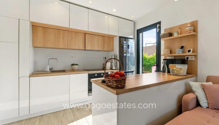 Te koop - Huis - Stadswoning - Orihuela - La Zenia