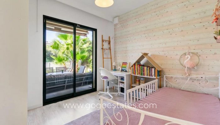 Te koop - Huis - Stadswoning - Orihuela - La Zenia