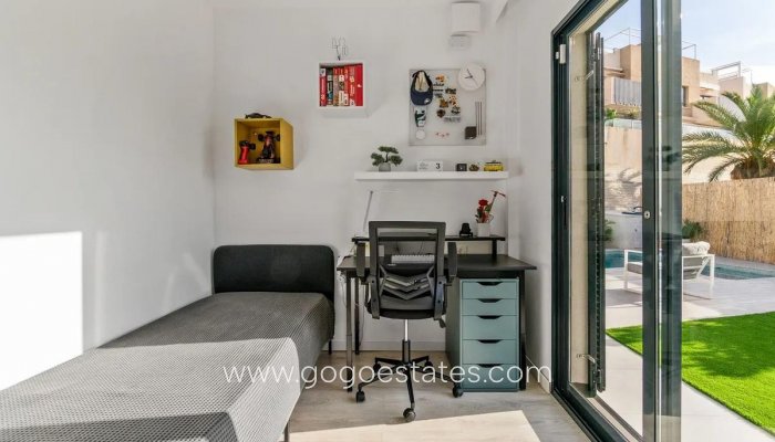 Te koop - Huis - Stadswoning - Orihuela - La Zenia