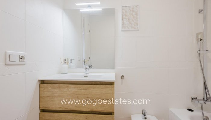 Te koop - Appartement - Appartement op de middelste verdieping - Torrevieja - Torrevieja Centro