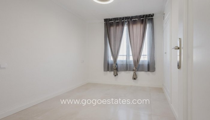 Te koop - Appartement - Appartement op de middelste verdieping - Torrevieja - Torrevieja Centro