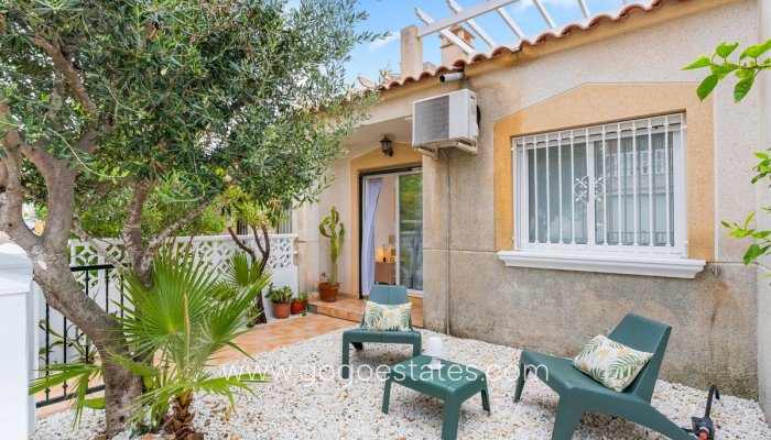 Te koop - Huis - Bungalow - Orihuela - Villamartin