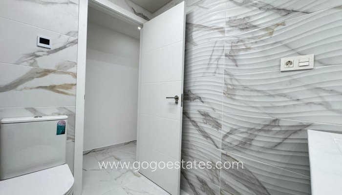 Te koop - Appartement - Appartement op de middelste verdieping - Torrevieja - Torrevieja Centro