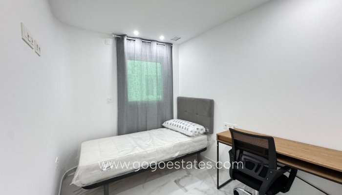 Te koop - Appartement - Appartement op de middelste verdieping - Torrevieja - Torrevieja Centro