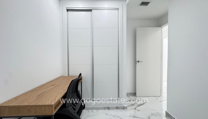 Te koop - Appartement - Appartement op de middelste verdieping - Torrevieja - Torrevieja Centro