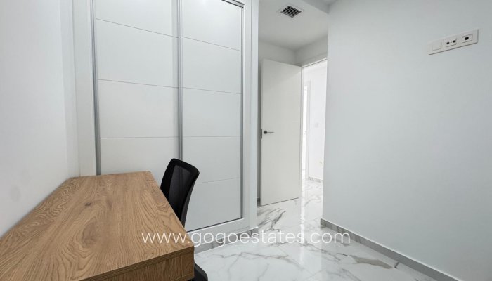 Te koop - Appartement - Appartement op de middelste verdieping - Torrevieja - Torrevieja Centro