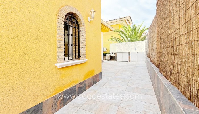 Te koop - Huis - Vrijstaande Villa - Orihuela - Los Altos