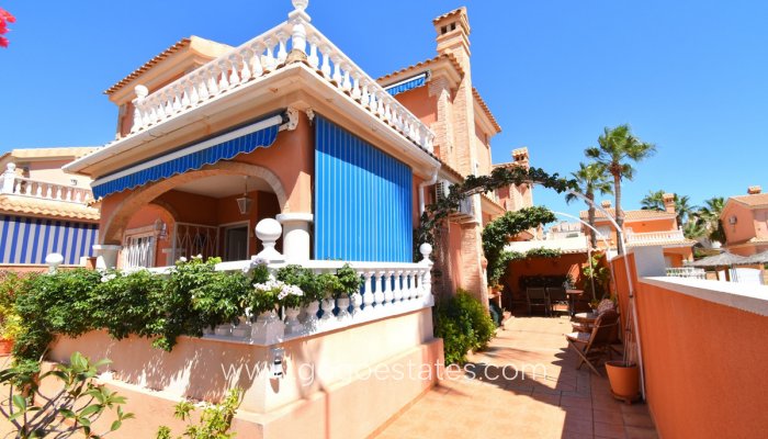 Te koop - Huis - Vrijstaande Villa - Orihuela - Playa Flamenca
