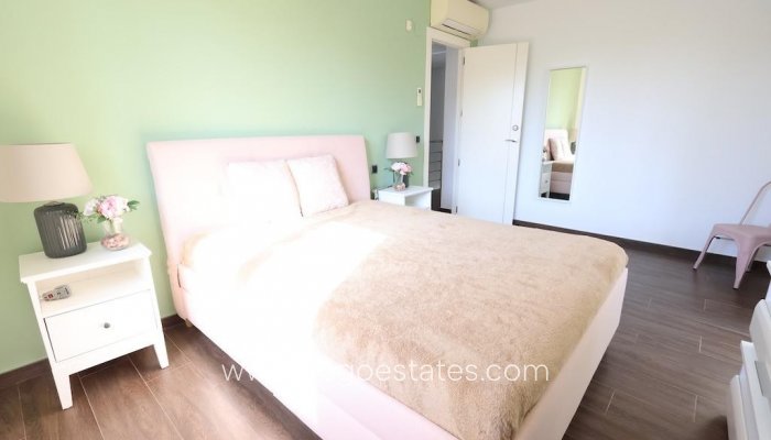 Te koop - Huis - Vrijstaande Villa - Orihuela - Cabo Roig