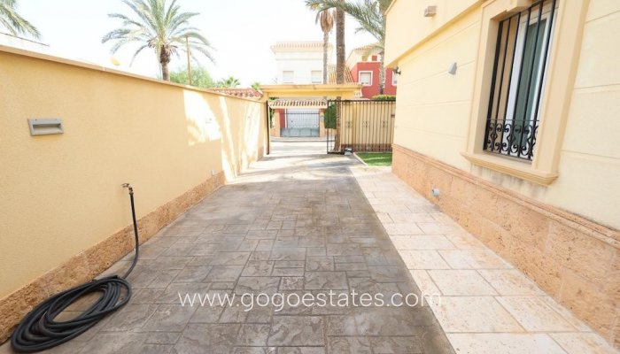 Te koop - Huis - Vrijstaande Villa - Orihuela - Cabo Roig