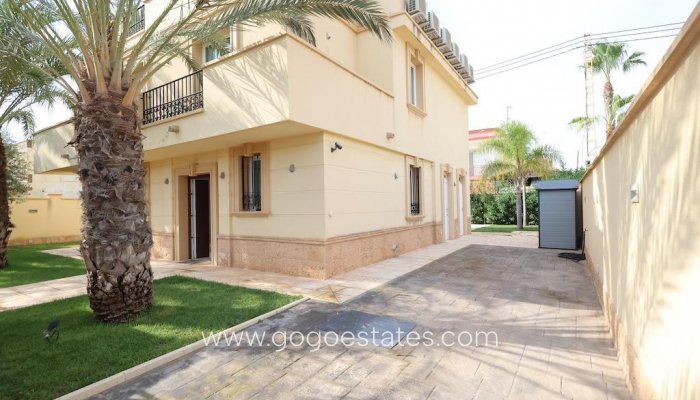 Te koop - Huis - Vrijstaande Villa - Orihuela - Cabo Roig