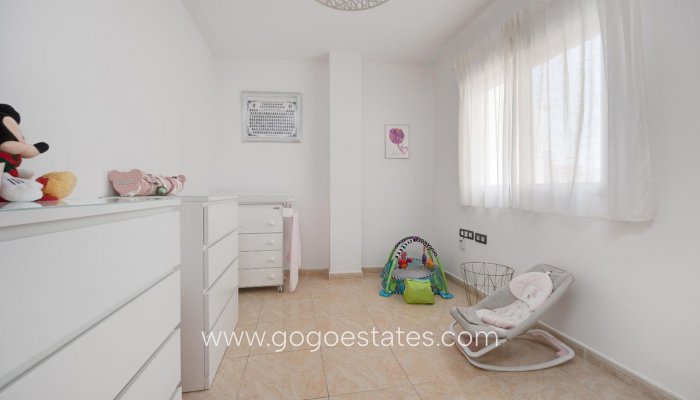 Te koop - Appartement - Appartement op de middelste verdieping - Torrevieja - Torrevieja Centro