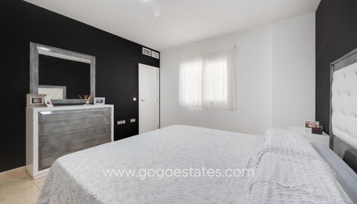 Te koop - Appartement - Appartement op de middelste verdieping - Torrevieja - Torrevieja Centro