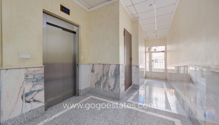 Te koop - Appartement - Appartement op de middelste verdieping - Torrevieja - Torrevieja Centro