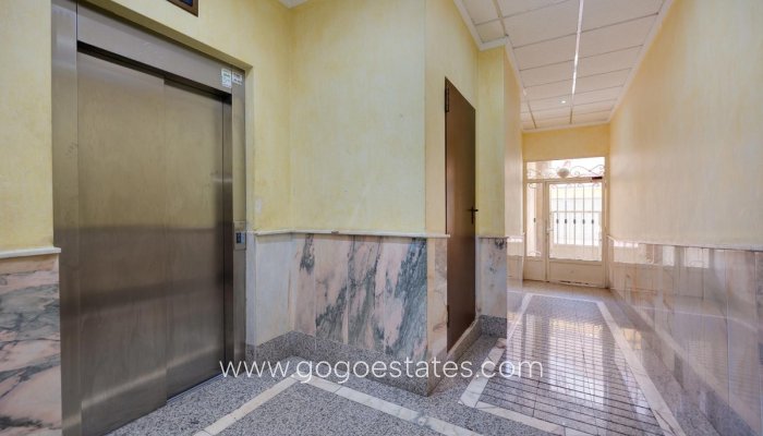 Te koop - Appartement - Appartement op de middelste verdieping - Torrevieja - Torrevieja Centro