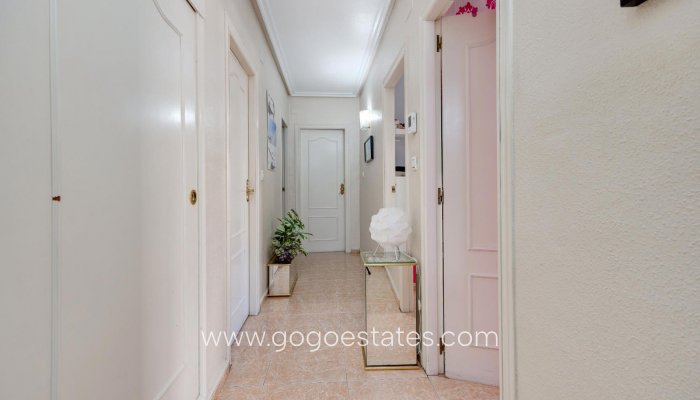 Te koop - Appartement - Appartement op de middelste verdieping - Torrevieja - Torrevieja Centro