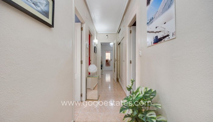 Te koop - Appartement - Appartement op de middelste verdieping - Torrevieja - Torrevieja Centro