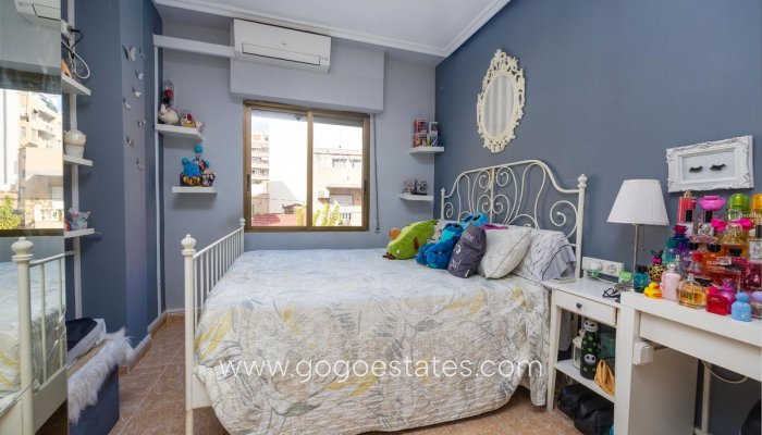 Te koop - Appartement - Appartement op de middelste verdieping - Torrevieja - Torrevieja Centro